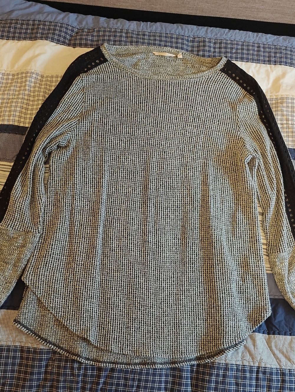 Soft Surroundings Gray Knit Long-Sleeve Top with Black Lace Arm Panels, L